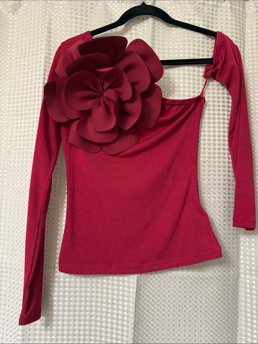 SHEIN Red One-Shoulder Long Sleeve Top with Sculpted Floral Applique